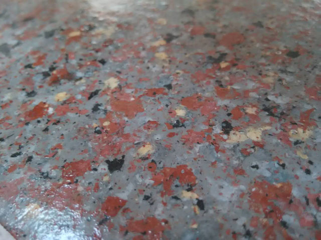 真石漆每平方米多少钱 真石漆与瓷砖哪个更划算 真石漆每平方米多少钱 真石漆与瓷砖哪个更划算